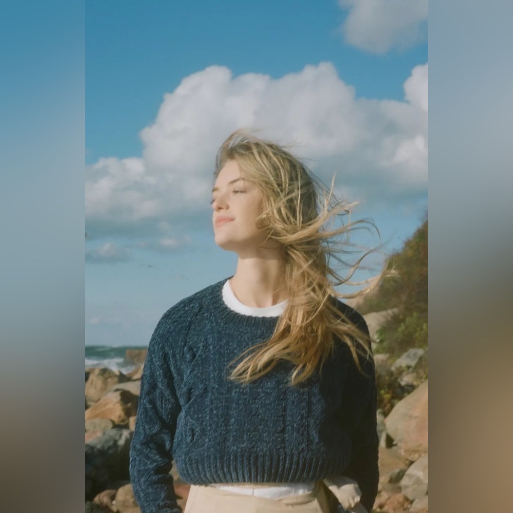Urban Outfitters Dazzling Cable-Knit Cropped Chenille Velvet Sweater Dark Blue - Picture 4 of 9